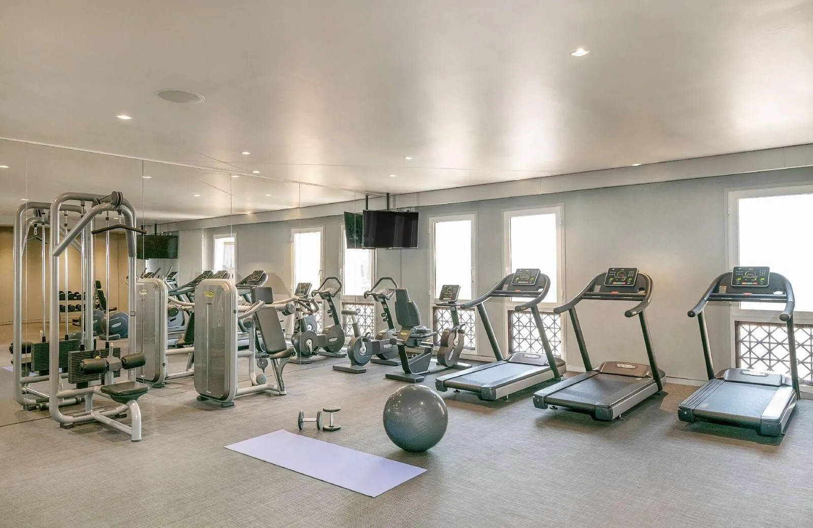 Hyatt Place Dubai/Wasl District 4*