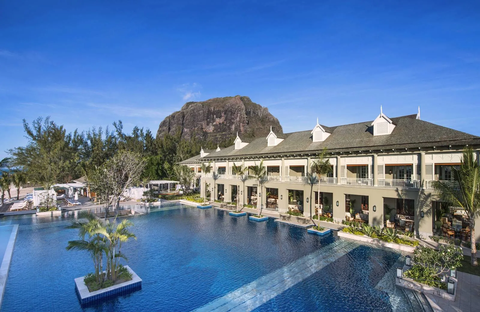 The St. Regis Le Morne Resort 5*
