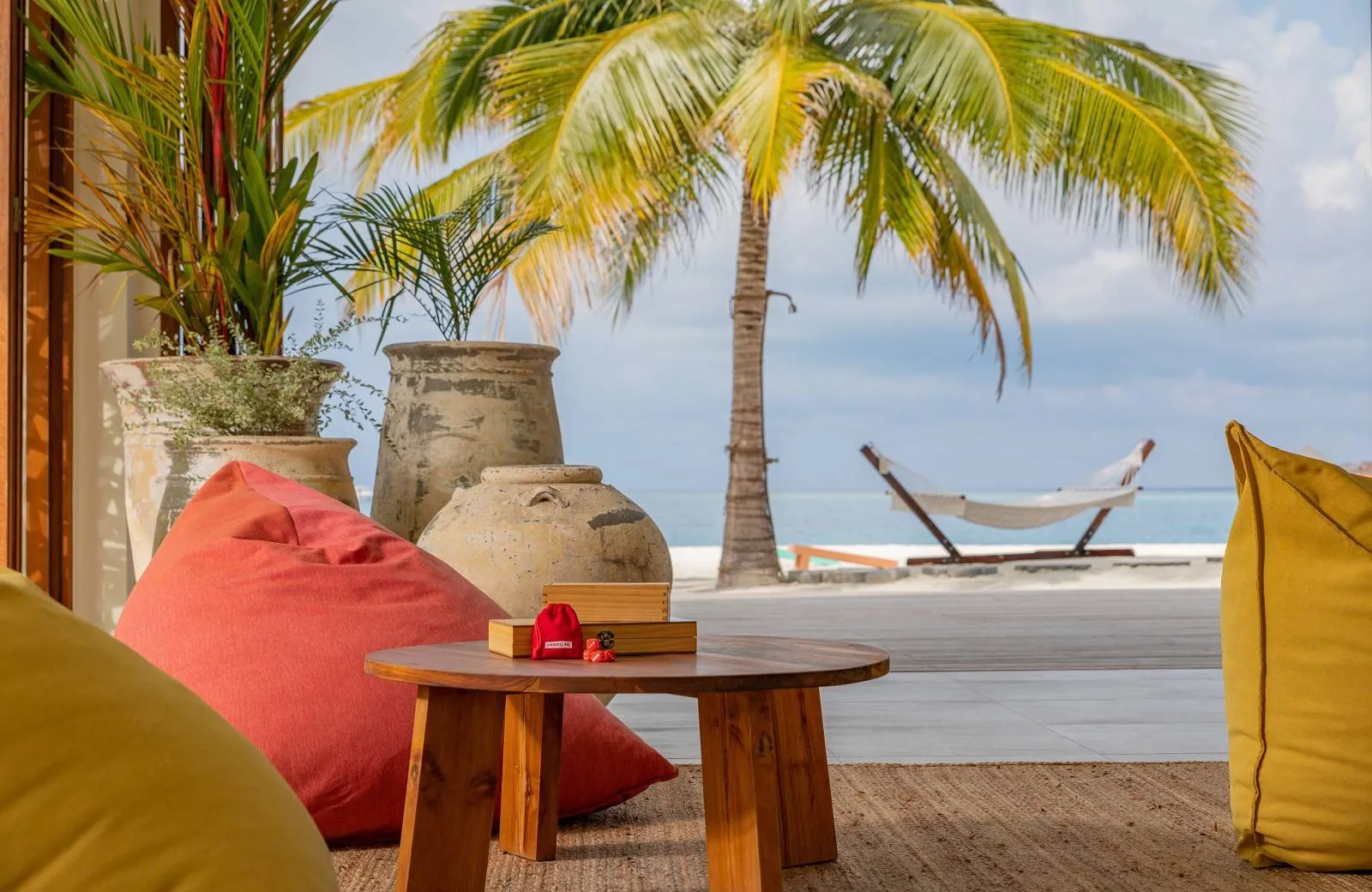 The Standard, Huruvalhi Maldives 5*