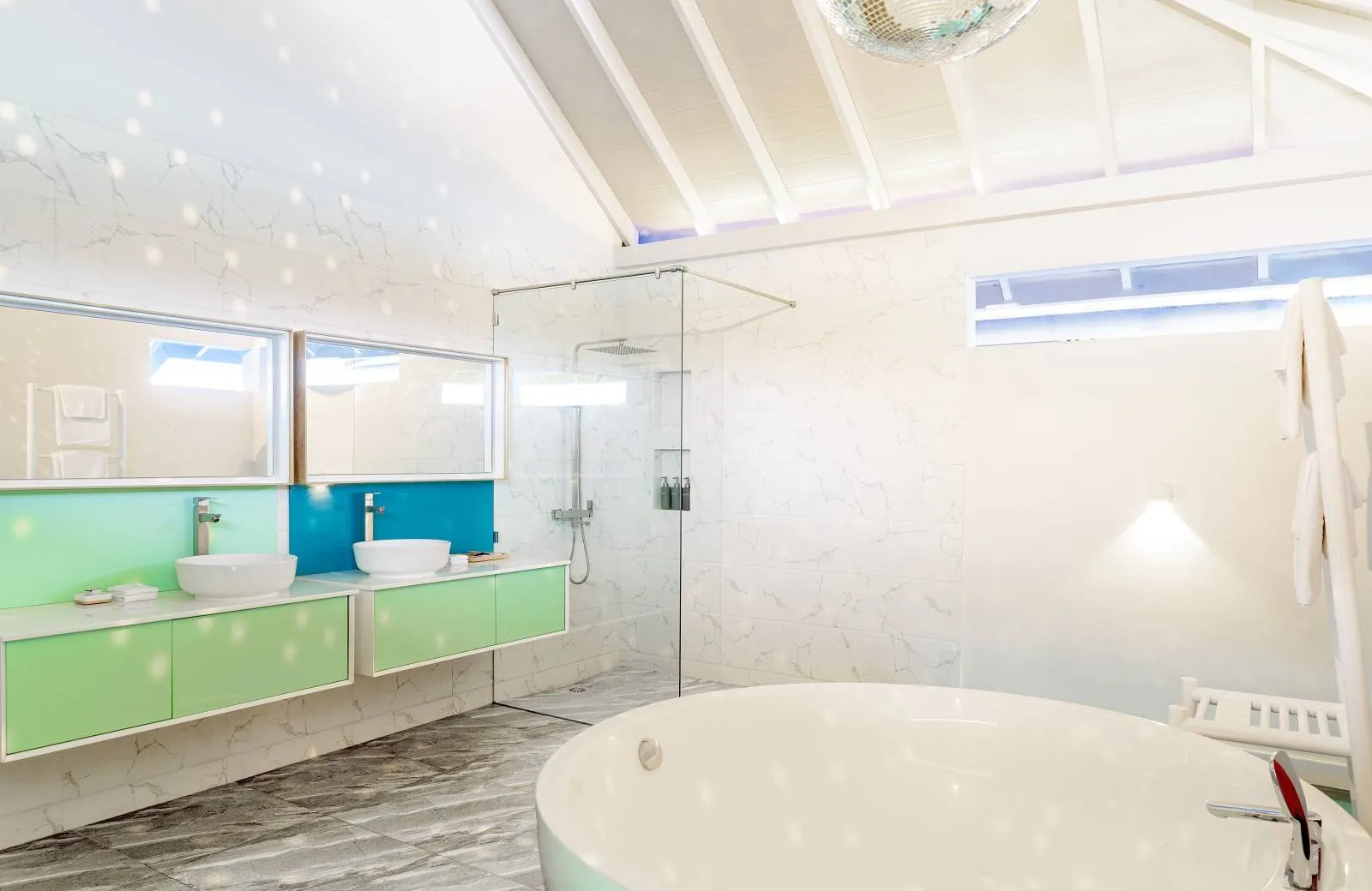 The Standard, Huruvalhi Maldives 5*