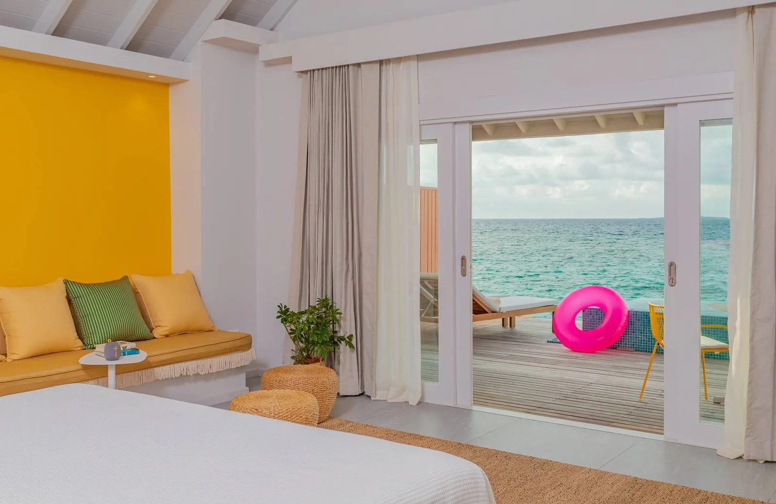 The Standard, Huruvalhi Maldives 5*