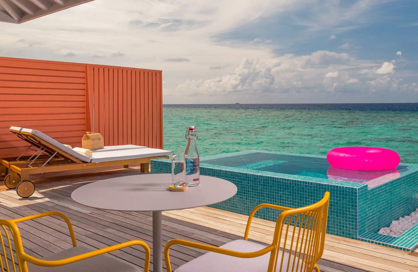 The Standard, Huruvalhi Maldives 5*