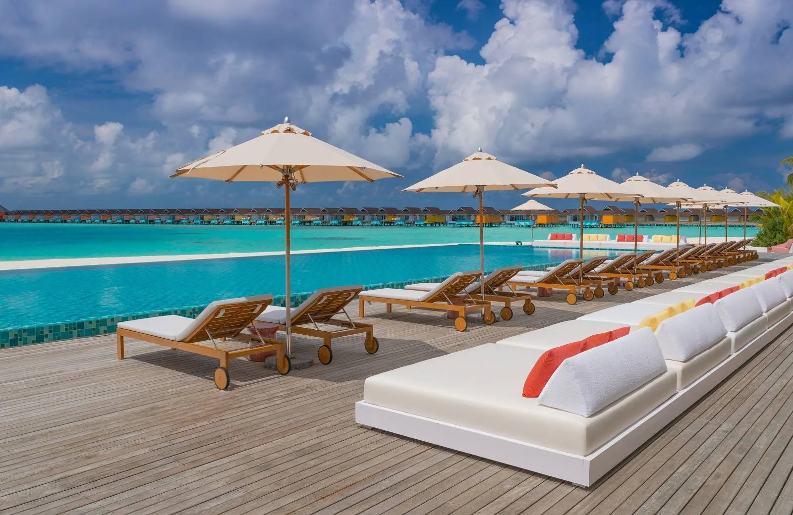 The Standard, Huruvalhi Maldives 5*