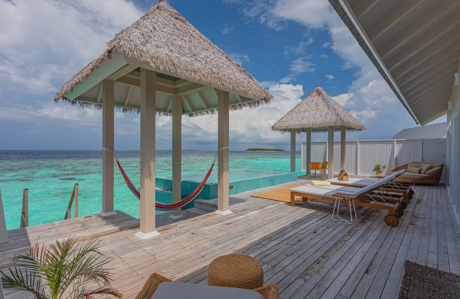 The Standard, Huruvalhi Maldives 5*