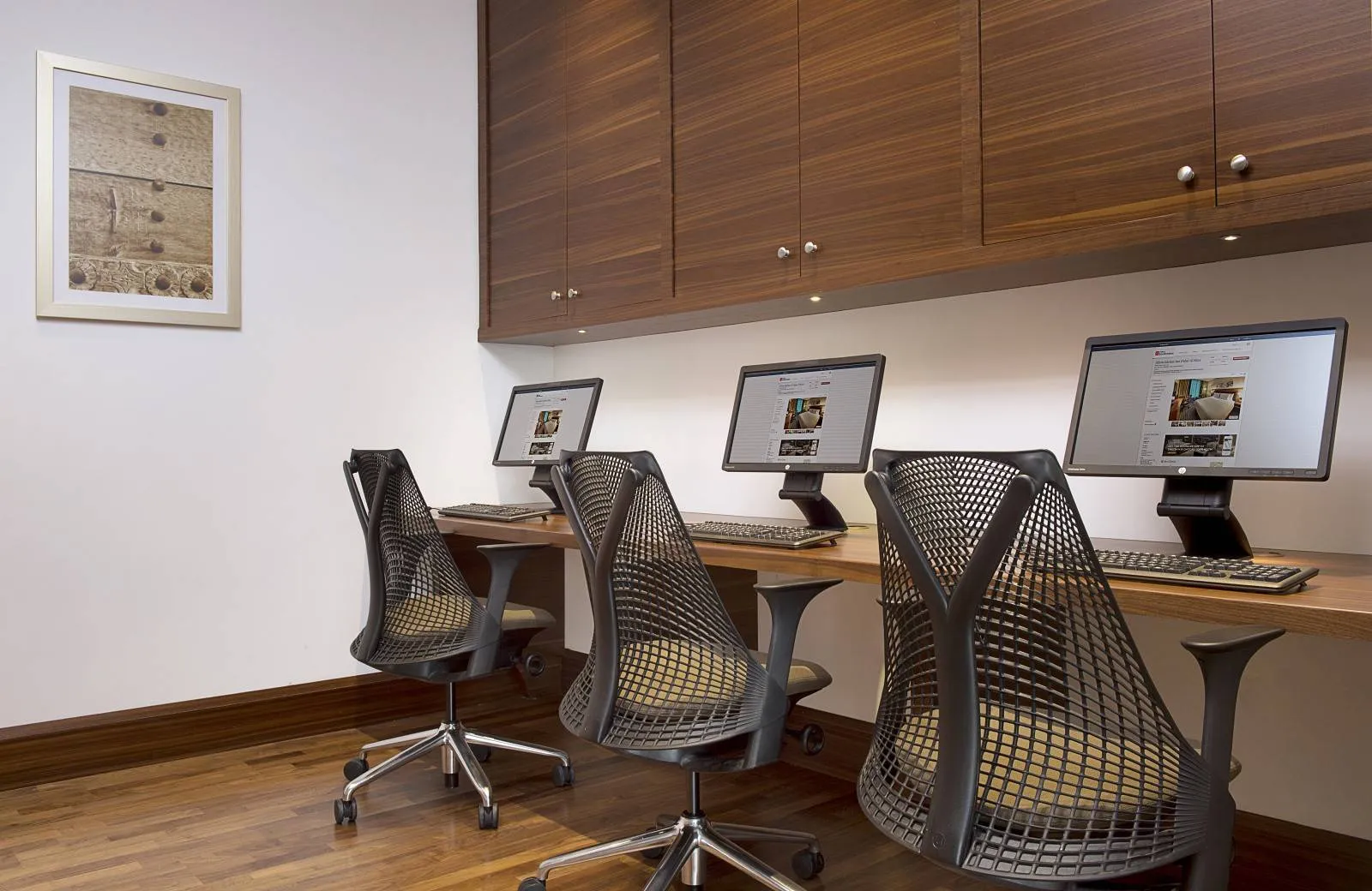 Hilton Garden Inn Dubai Jumeirah (ex. Hilton Garden Inn Dubai Al Mina) 4*