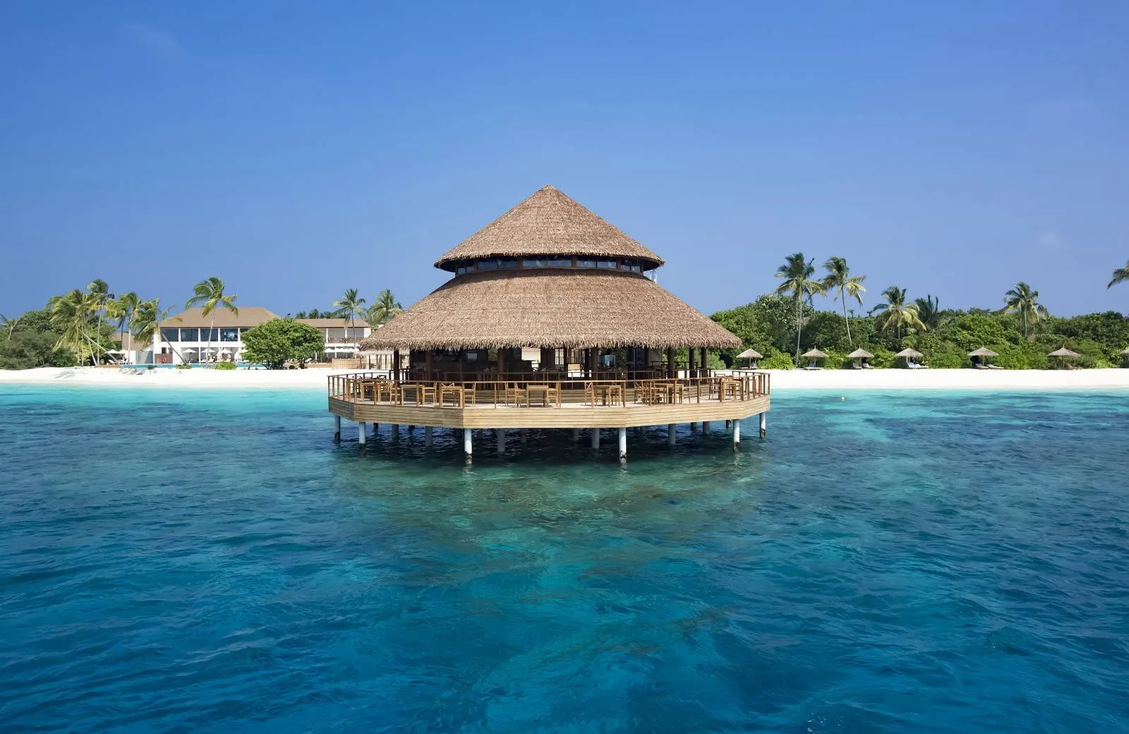 Reethi Faru Resort 4*
