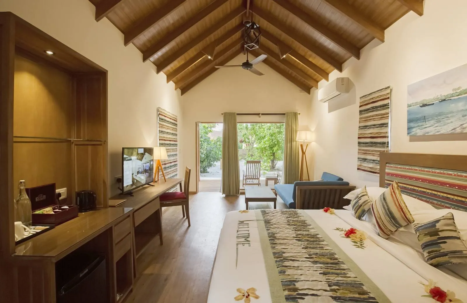 Reethi Faru Resort 4*