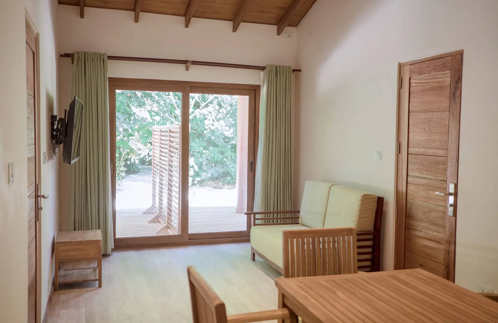 Reethi Faru Resort 4*