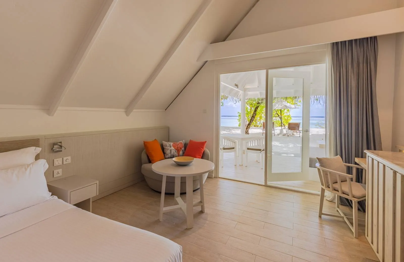 LUX* South Ari Atoll Resort & Villas 5*