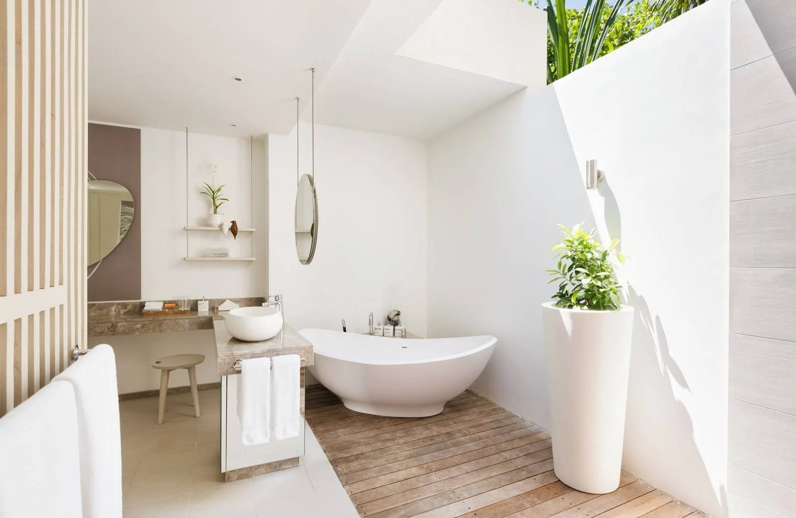 LUX* South Ari Atoll Resort & Villas 5*