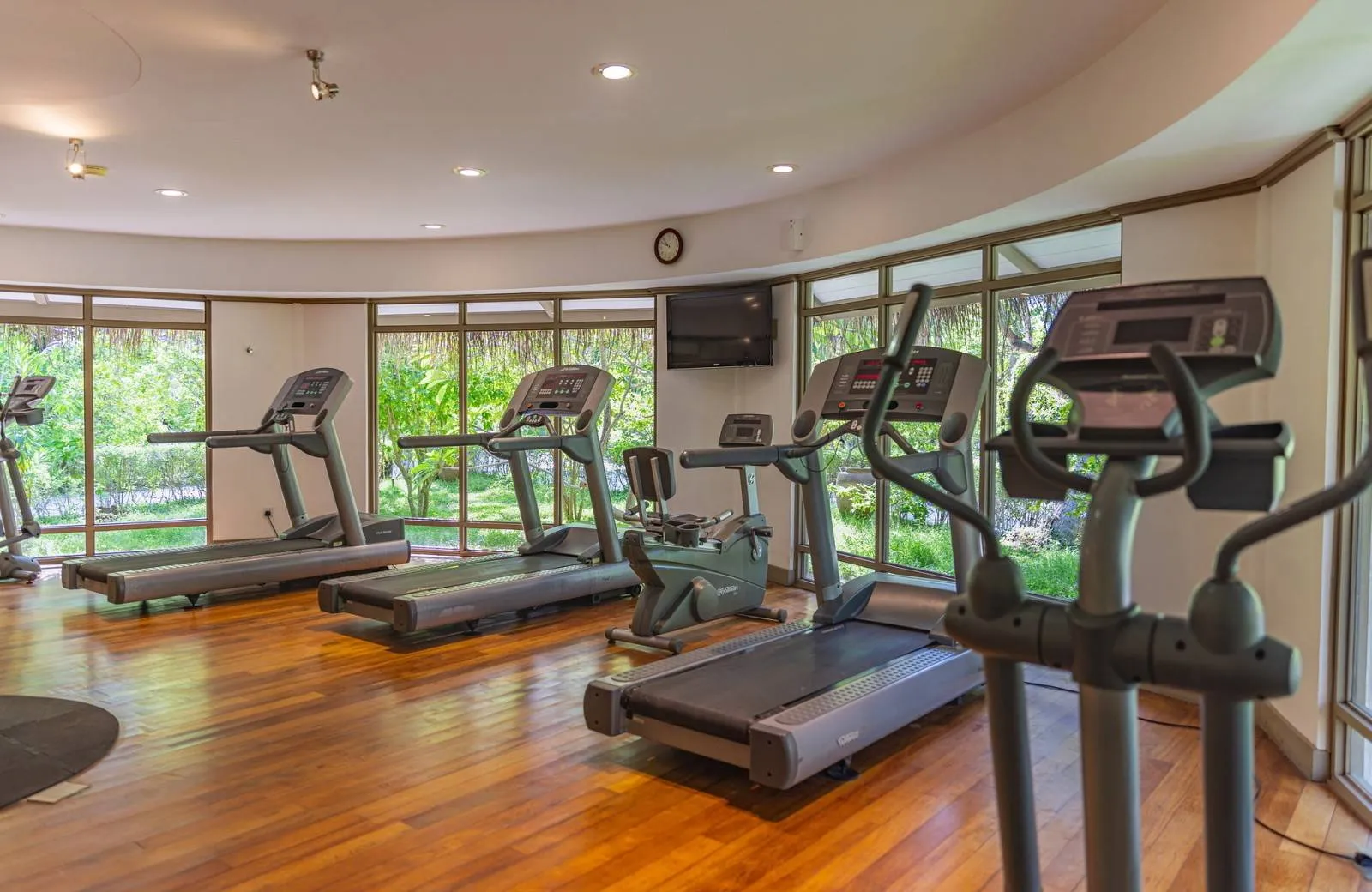 LUX* South Ari Atoll Resort & Villas 5*