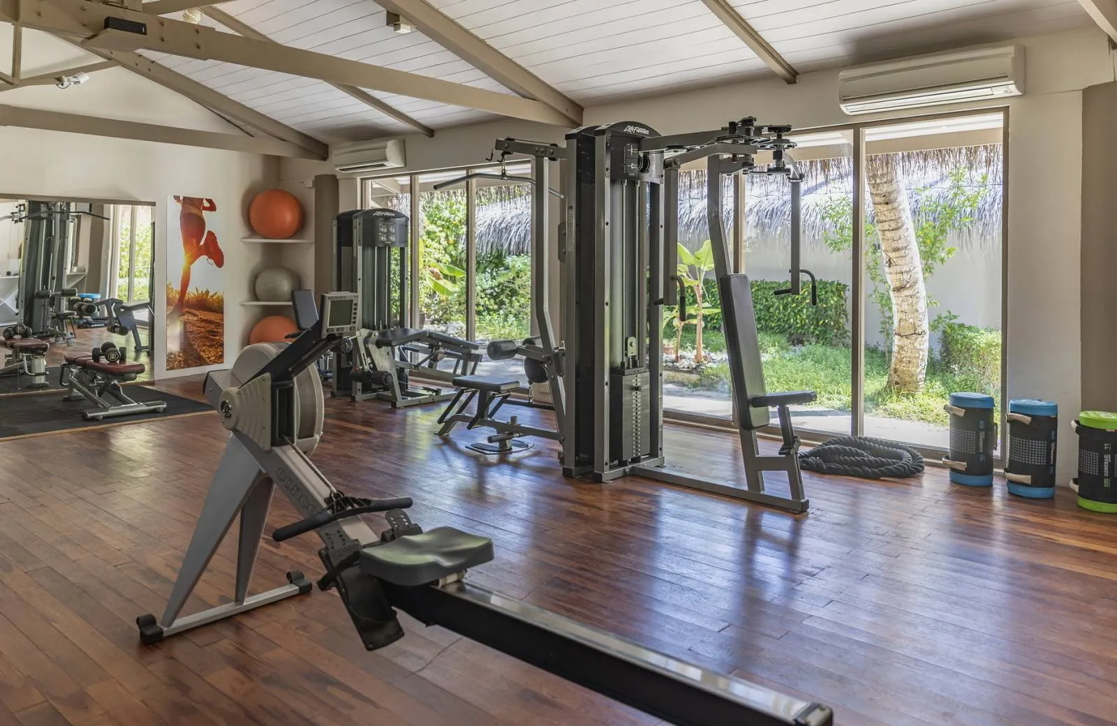 LUX* South Ari Atoll Resort & Villas 5*