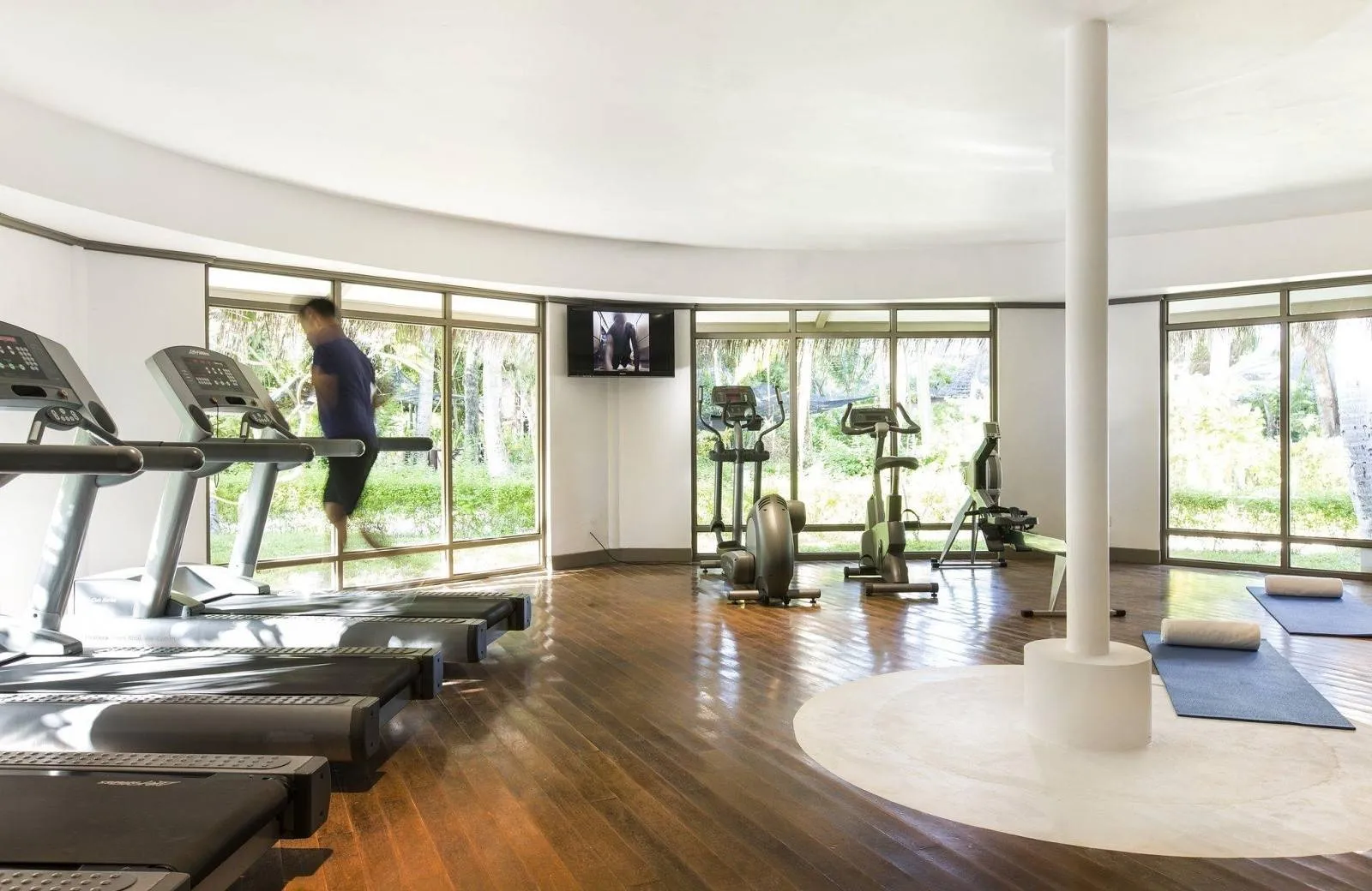 LUX* South Ari Atoll Resort & Villas 5*