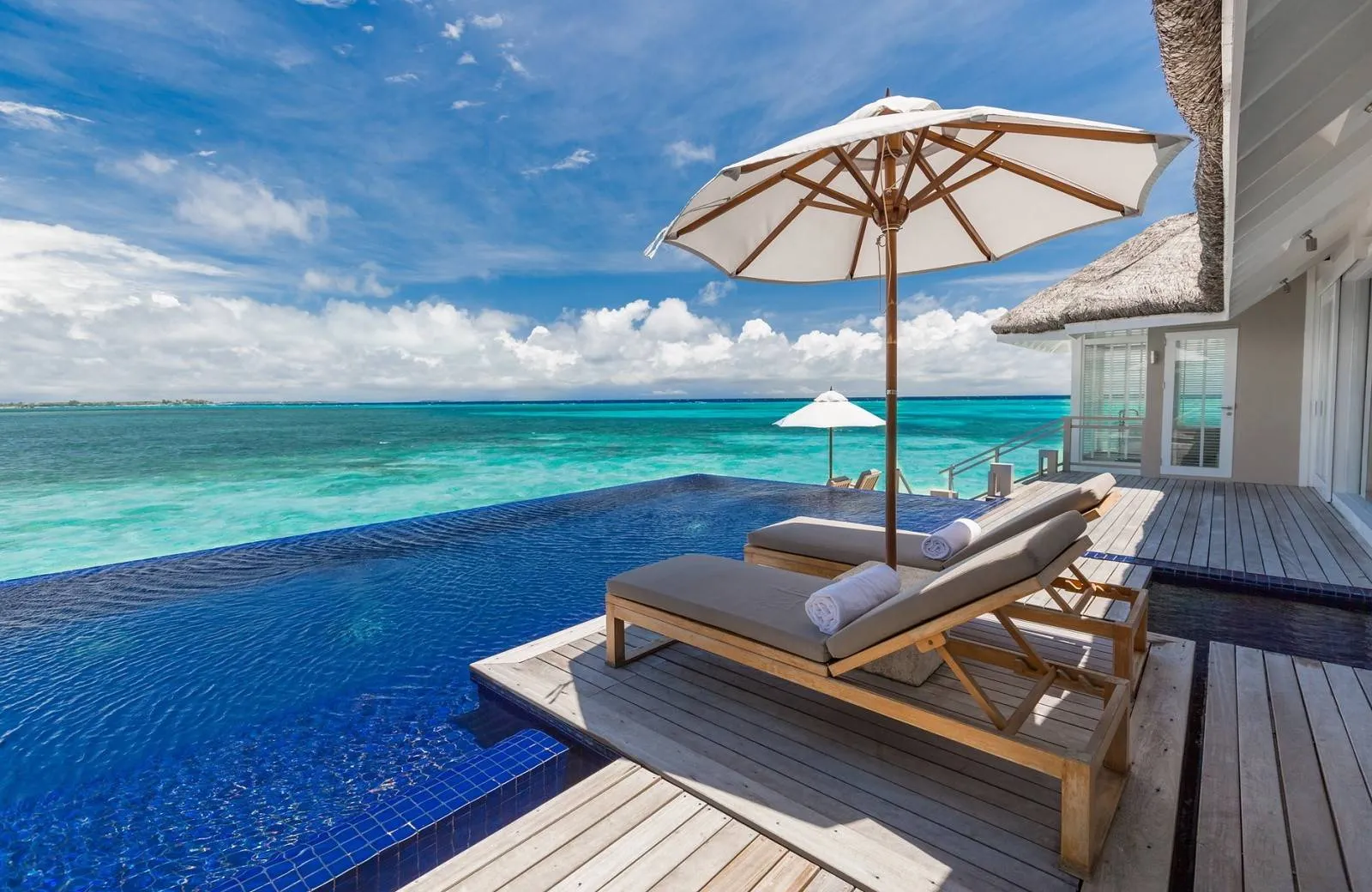 LUX* South Ari Atoll Resort & Villas 5*