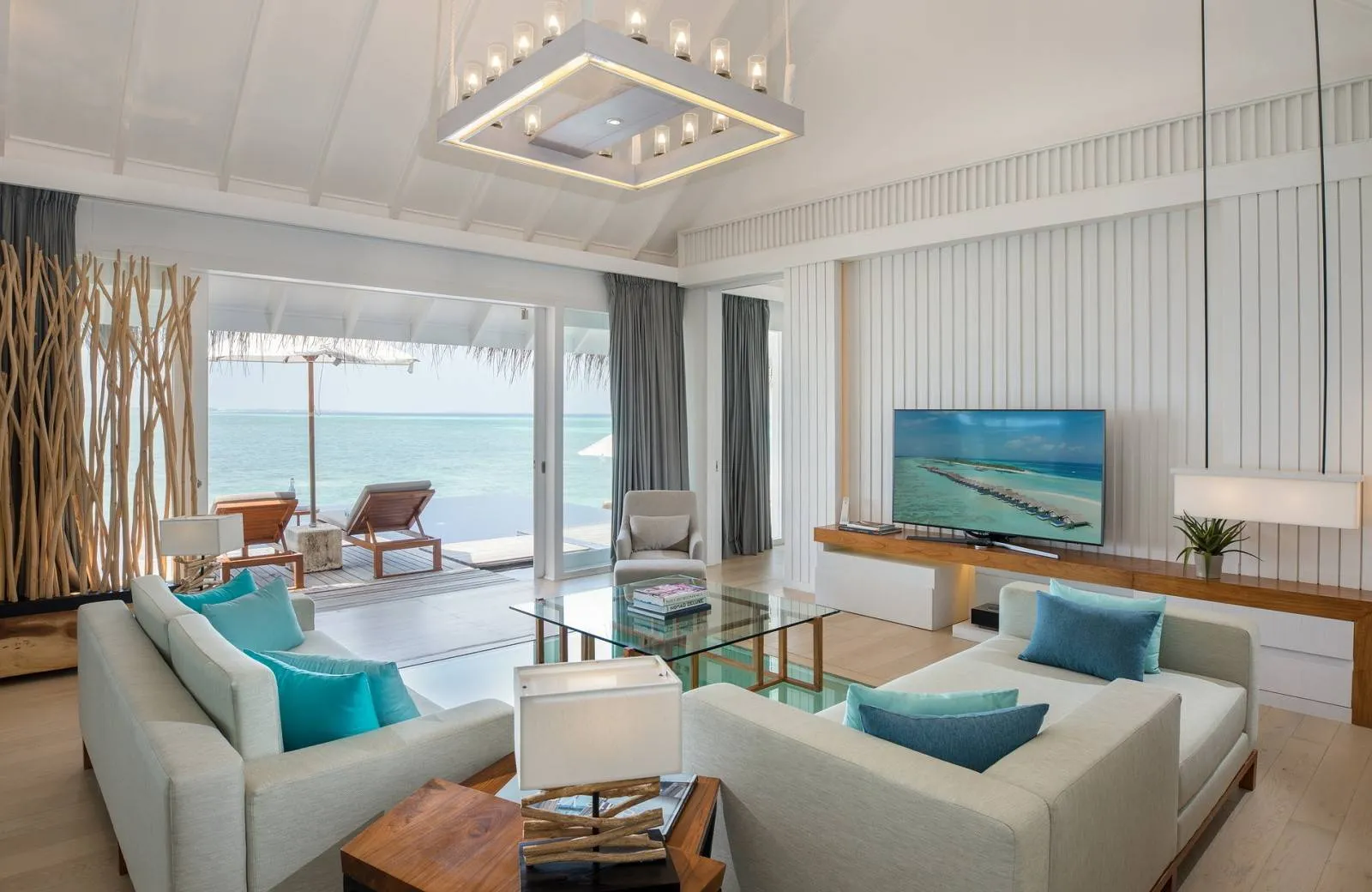 LUX* South Ari Atoll Resort & Villas 5*