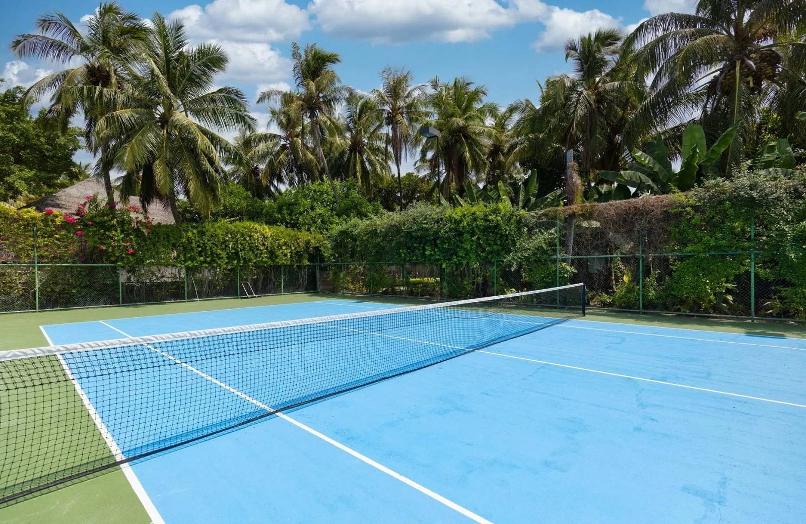 LUX* South Ari Atoll Resort & Villas 5*