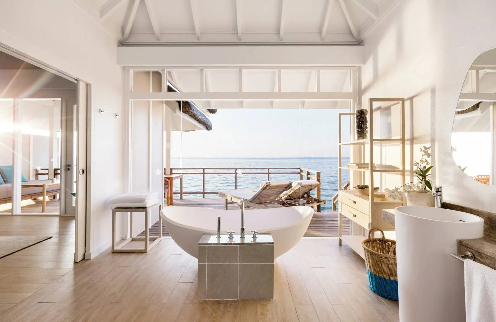 LUX* South Ari Atoll Resort & Villas 5*