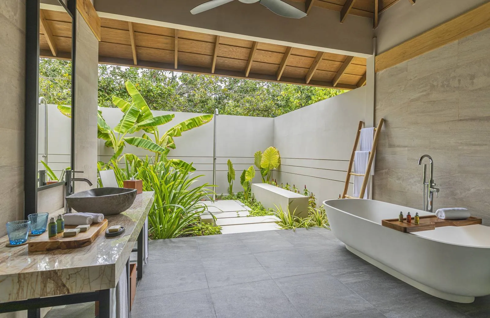 Emerald Faarufushi Resort & Spa 5*