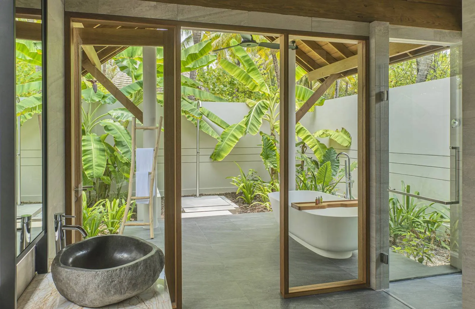 Emerald Faarufushi Resort & Spa 5*