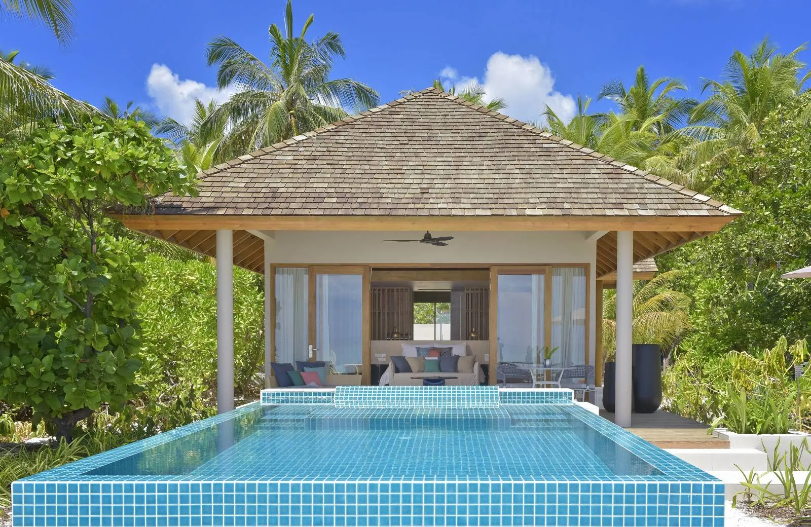 Emerald Faarufushi Resort & Spa 5*