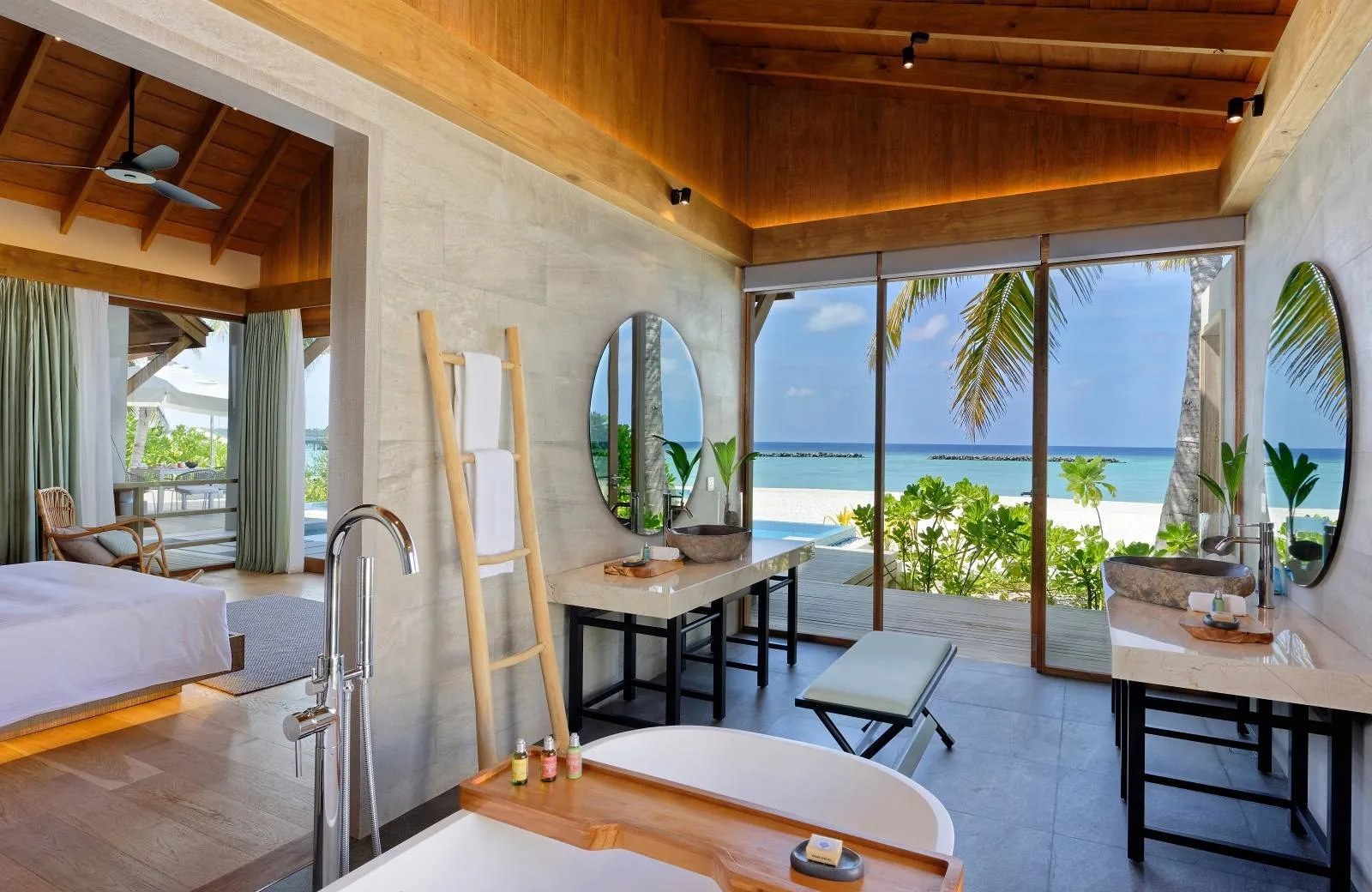 Emerald Faarufushi Resort & Spa 5*