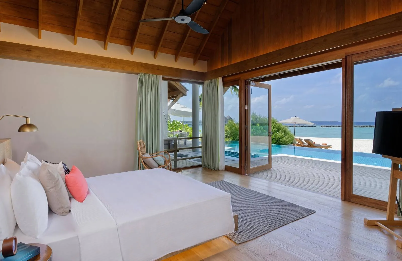 Emerald Faarufushi Resort & Spa 5*
