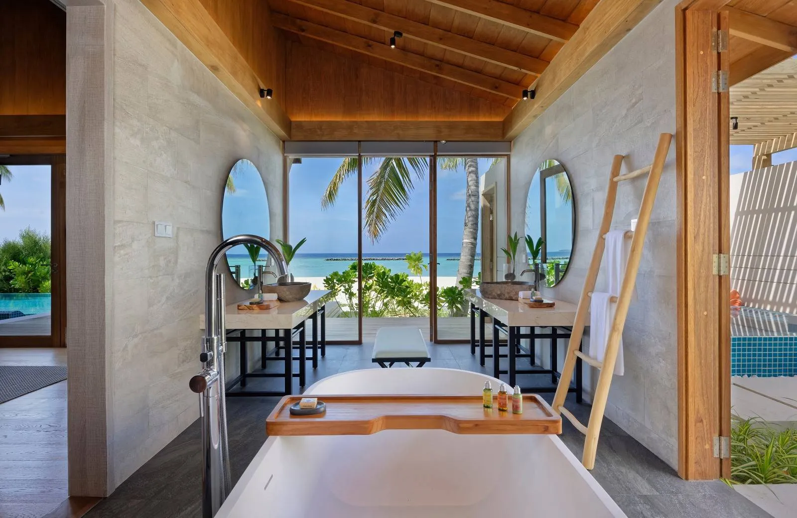 Emerald Faarufushi Resort & Spa 5*