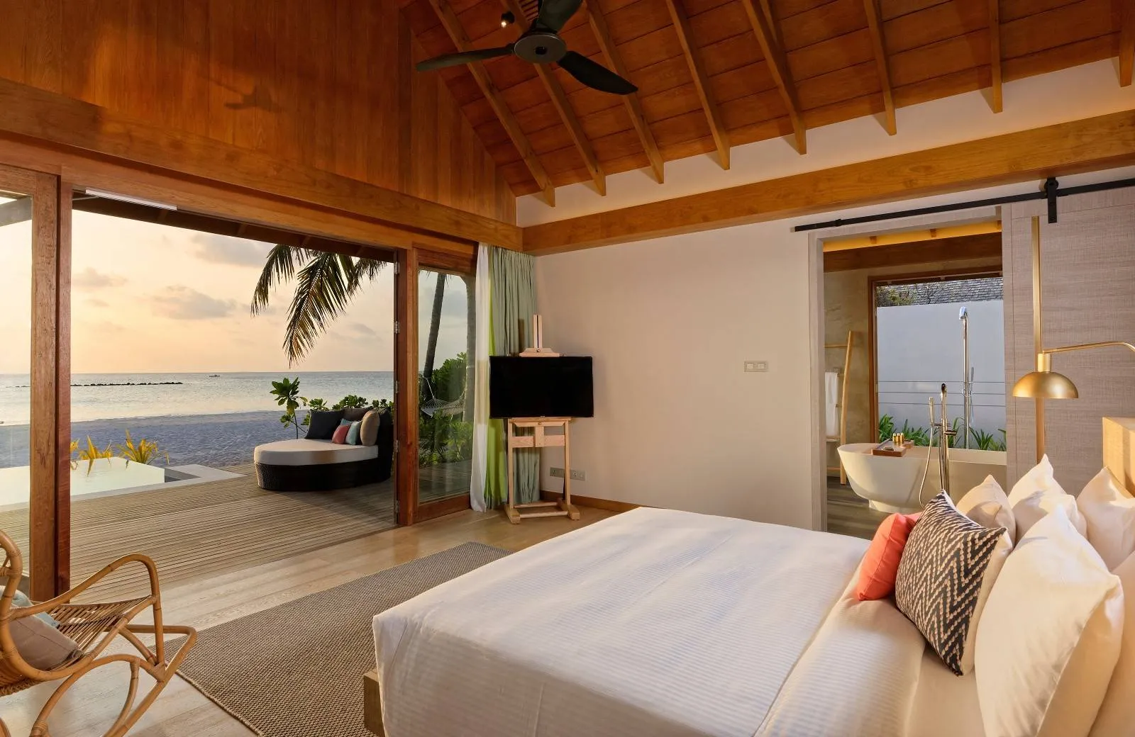 Emerald Faarufushi Resort & Spa 5*