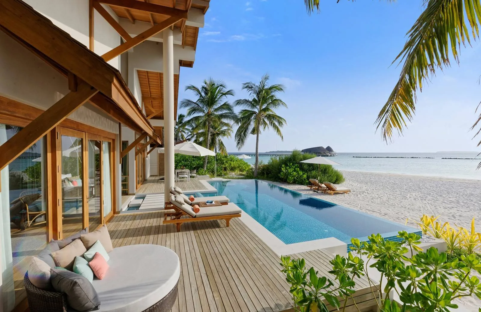 Emerald Faarufushi Resort & Spa 5*