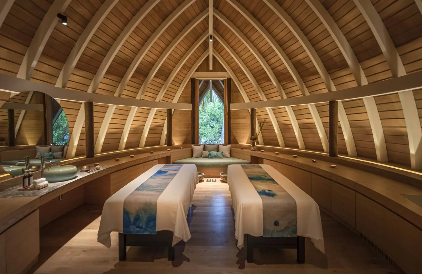 Emerald Faarufushi Resort & Spa 5*