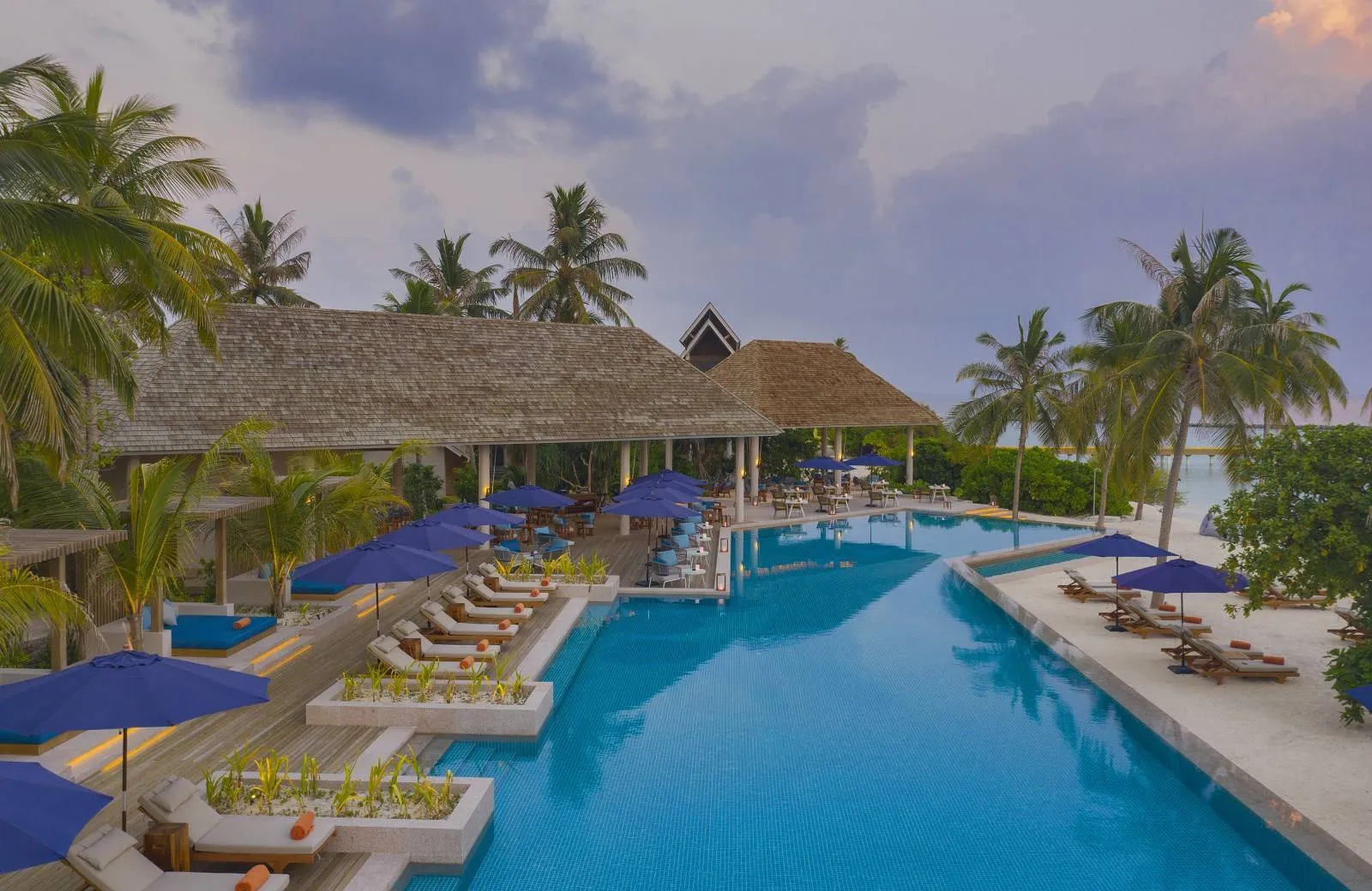 Emerald Faarufushi Resort & Spa 5*