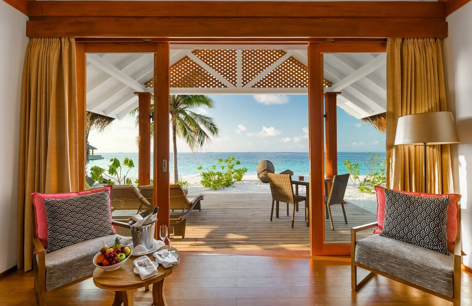 Kudafushi Resort & Spa 5*