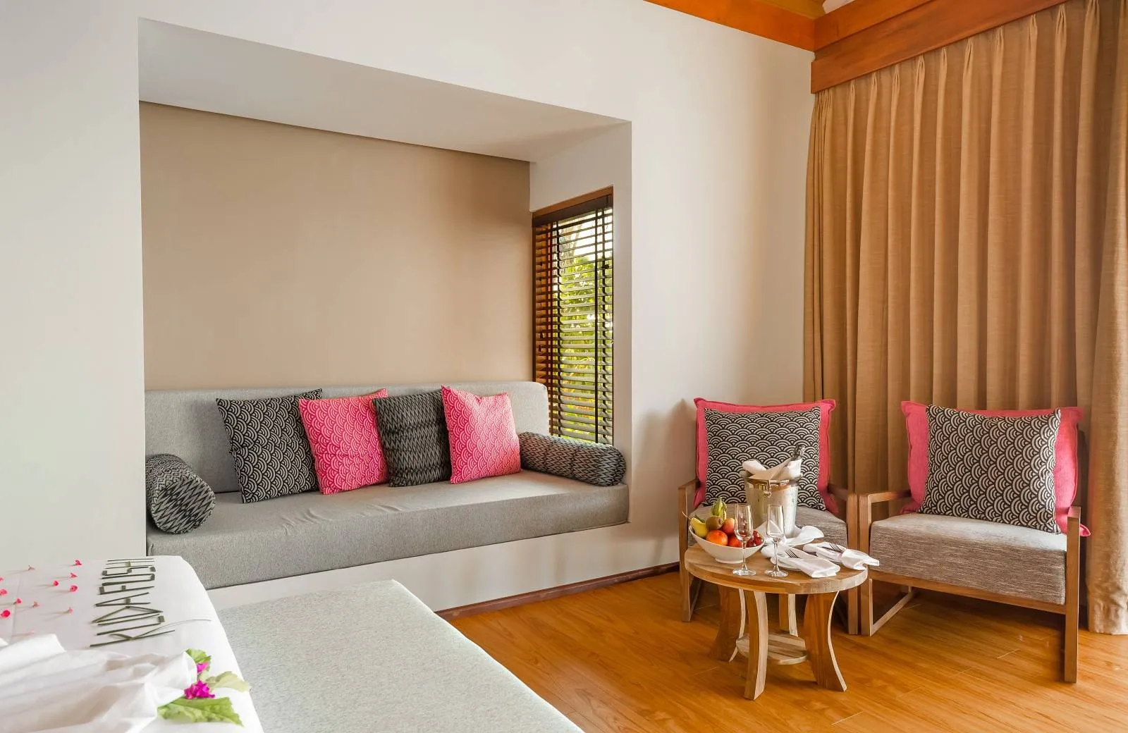 Kudafushi Resort & Spa 5*