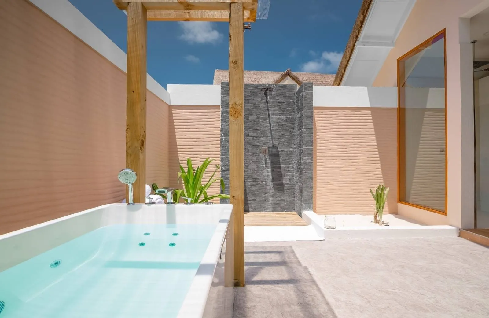 Kudafushi Resort & Spa 5*