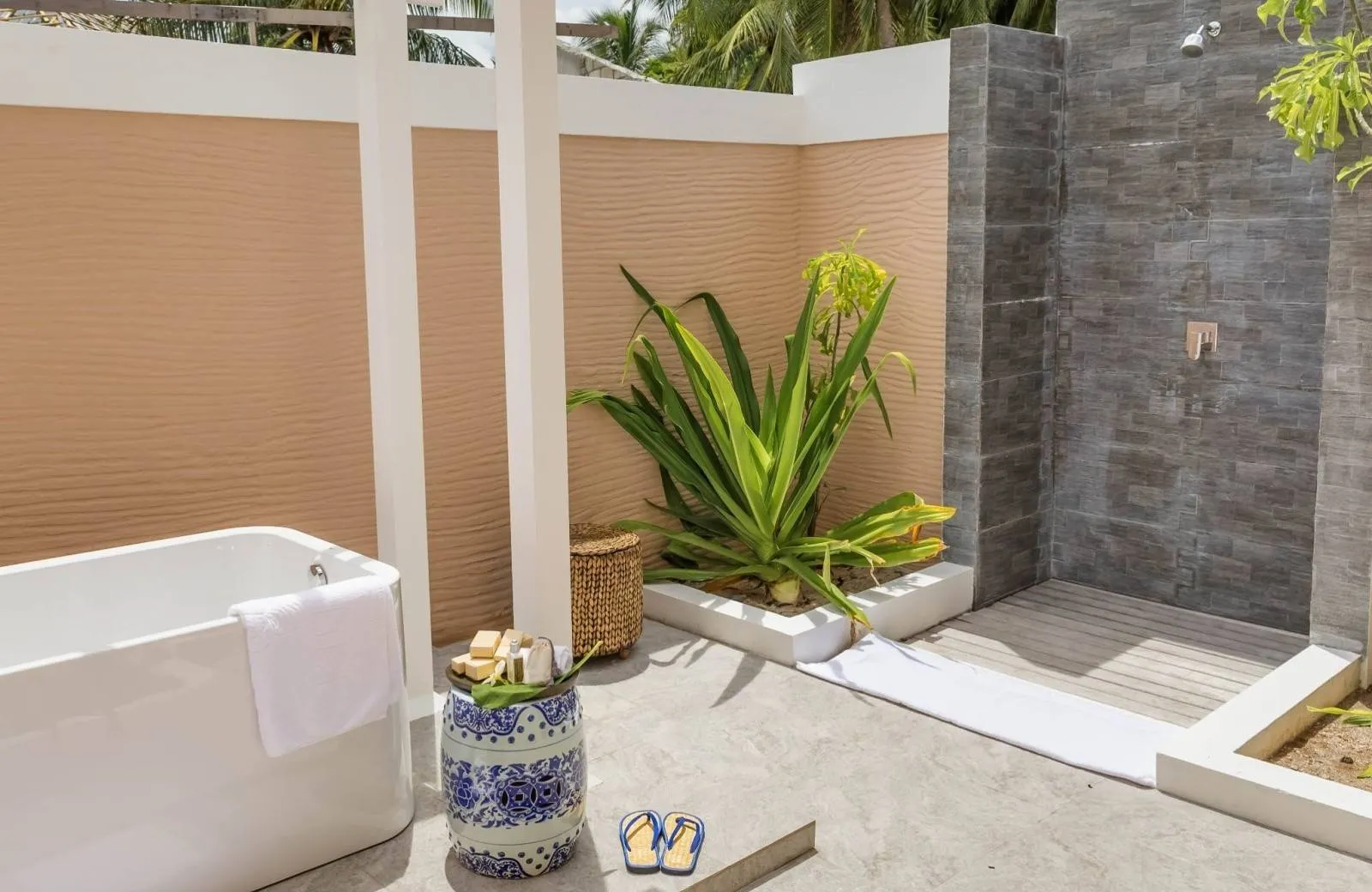 Kudafushi Resort & Spa 5*