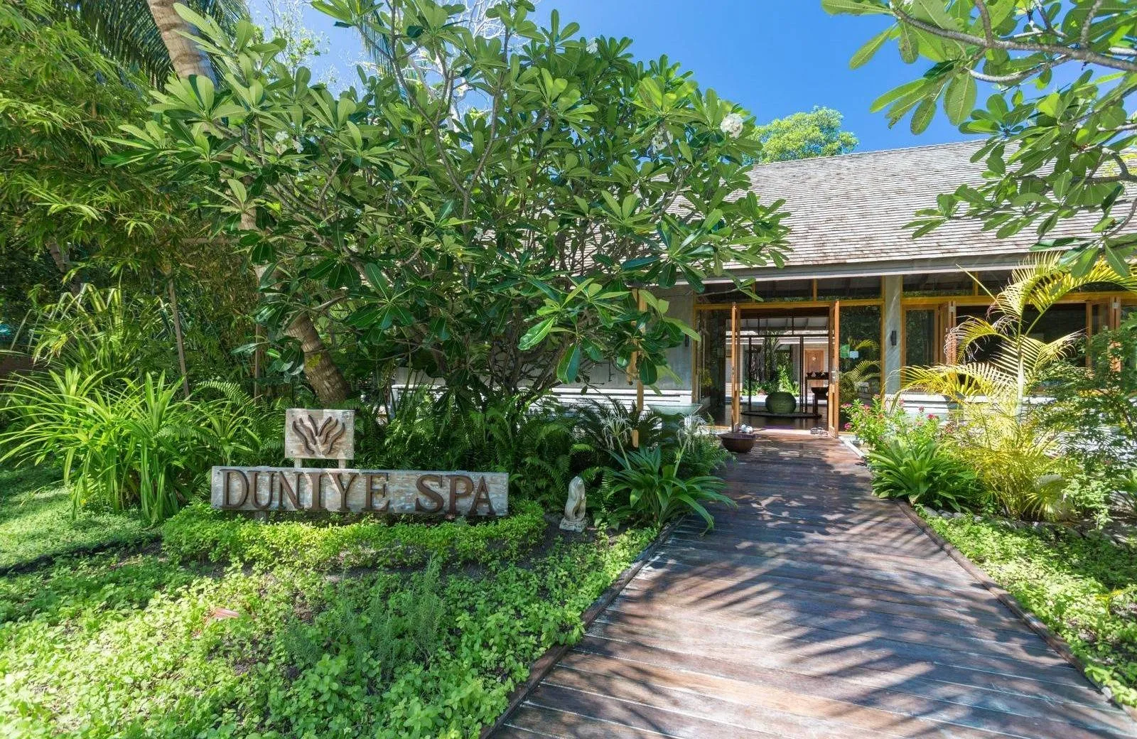 Meeru Island Resort & Spa 4*