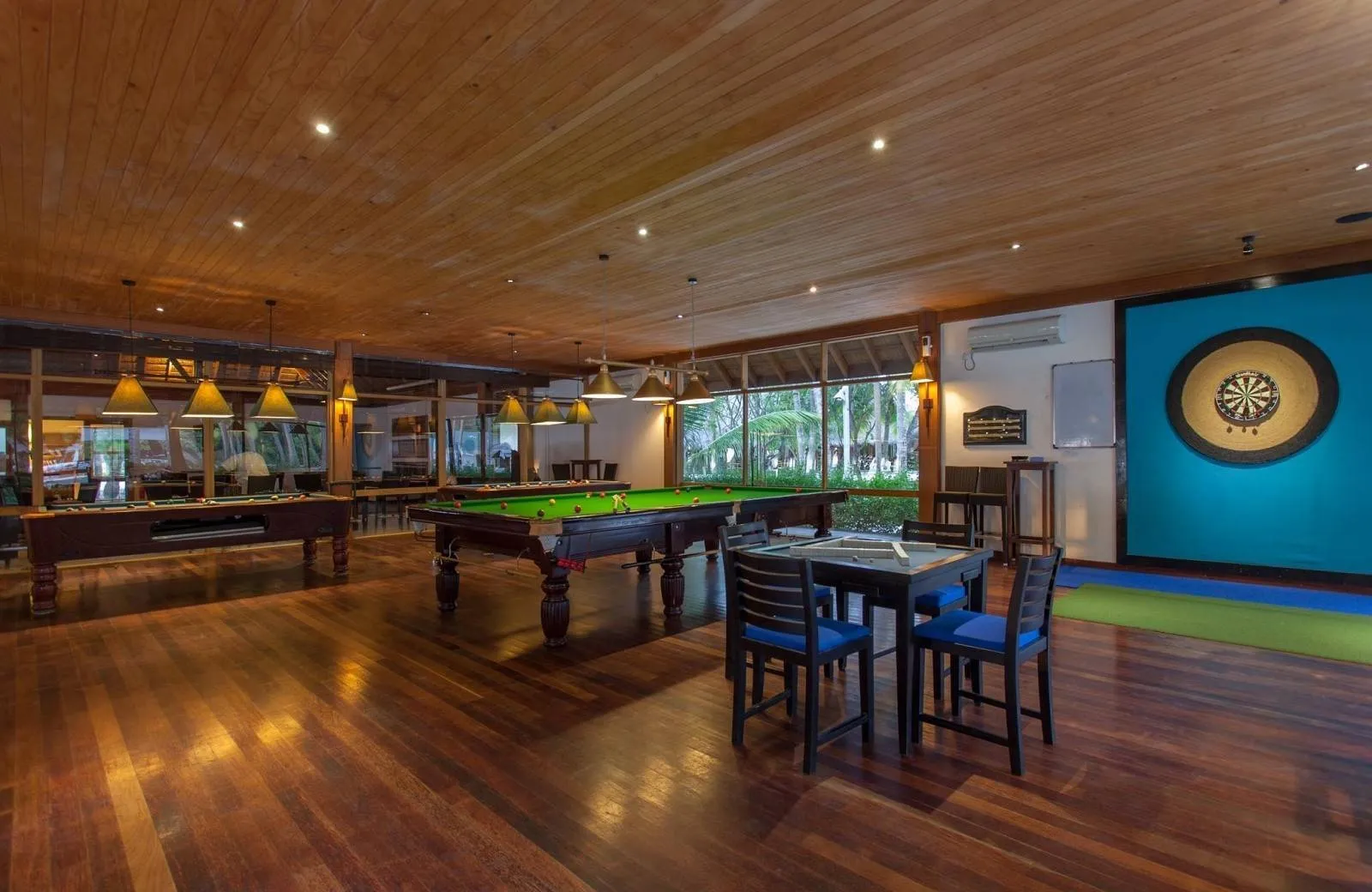 Meeru Island Resort & Spa 4*