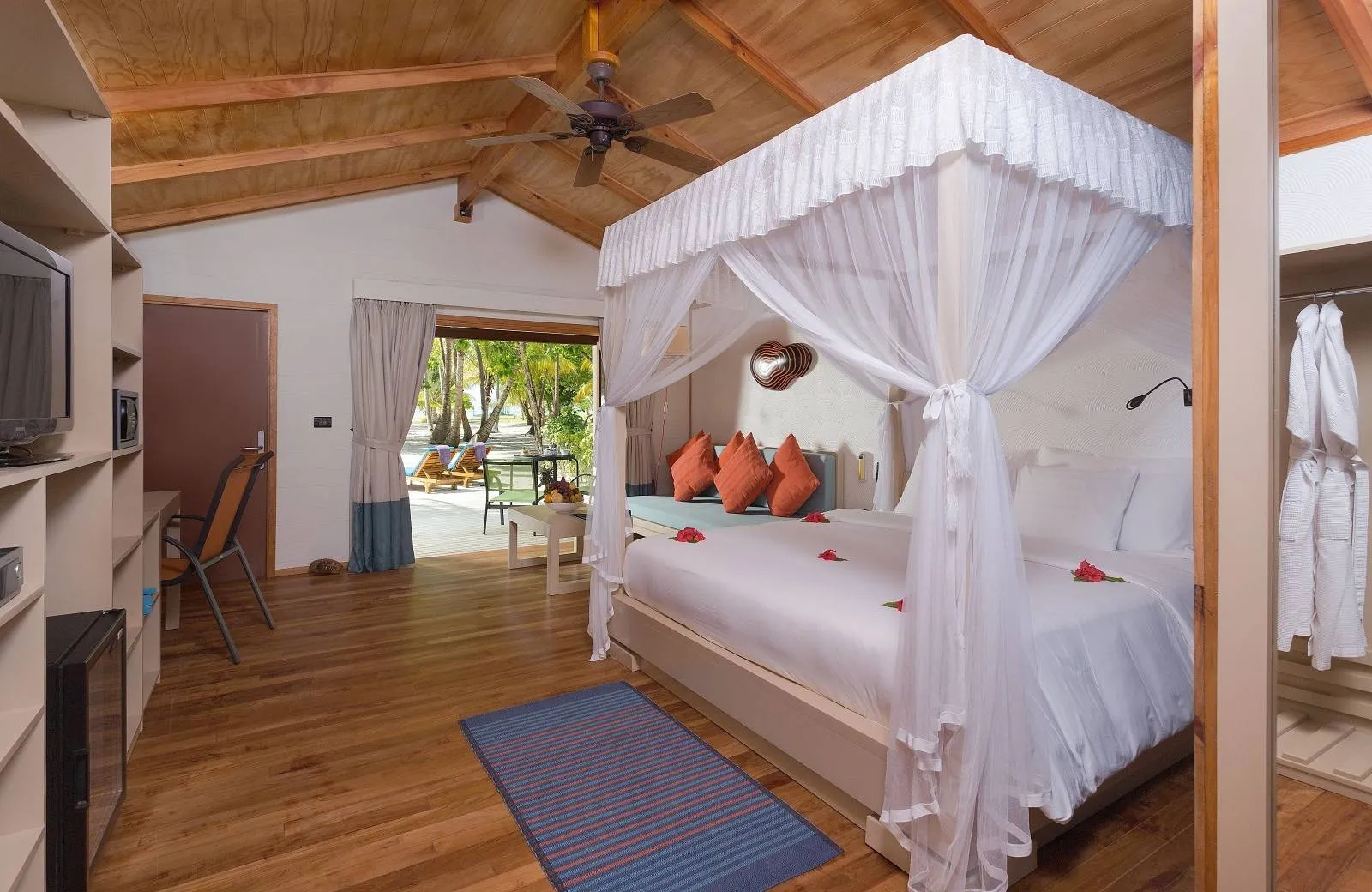 Meeru Island Resort & Spa 4*