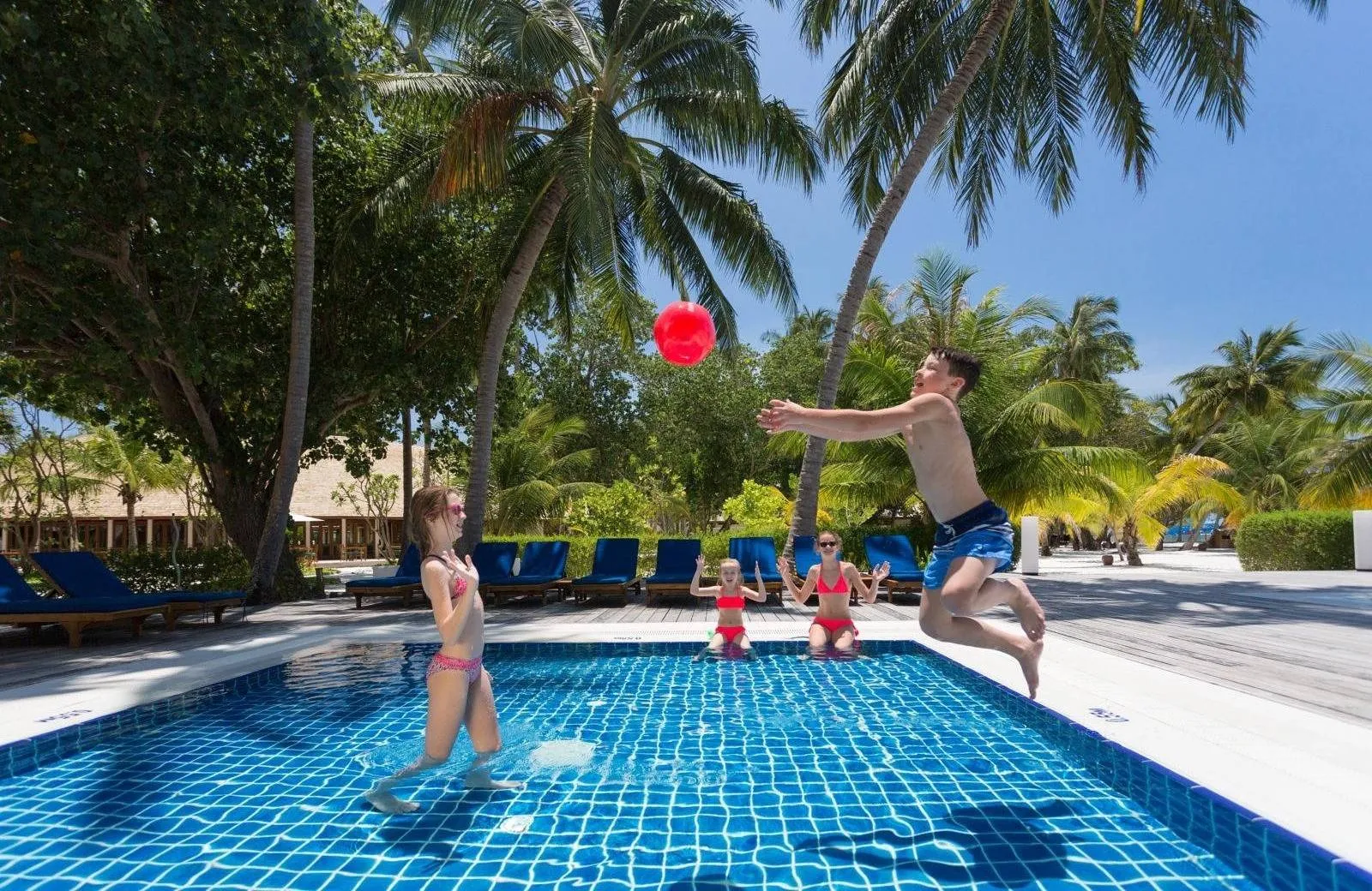 Meeru Island Resort & Spa 4*