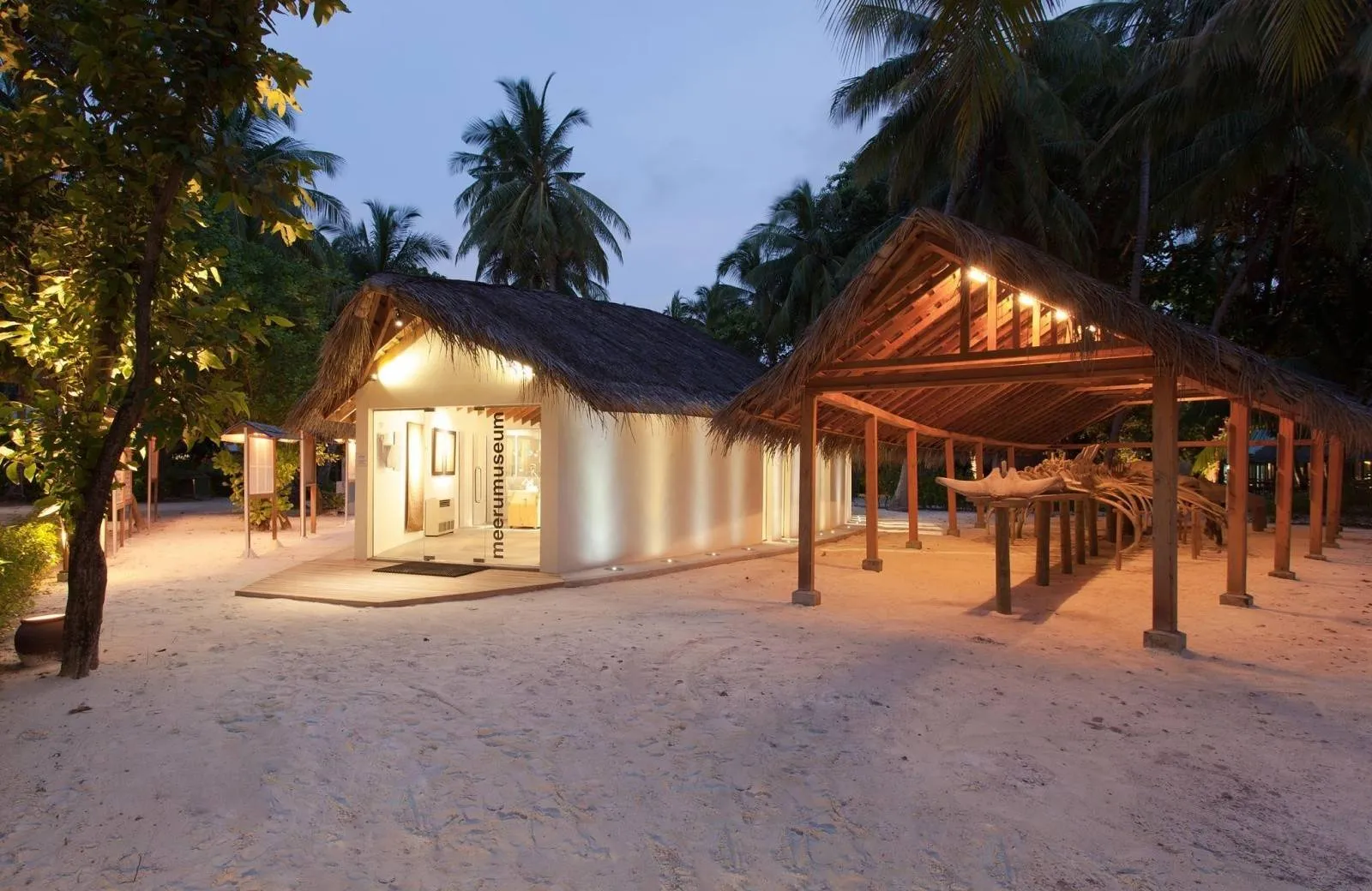 Meeru Island Resort & Spa 4*