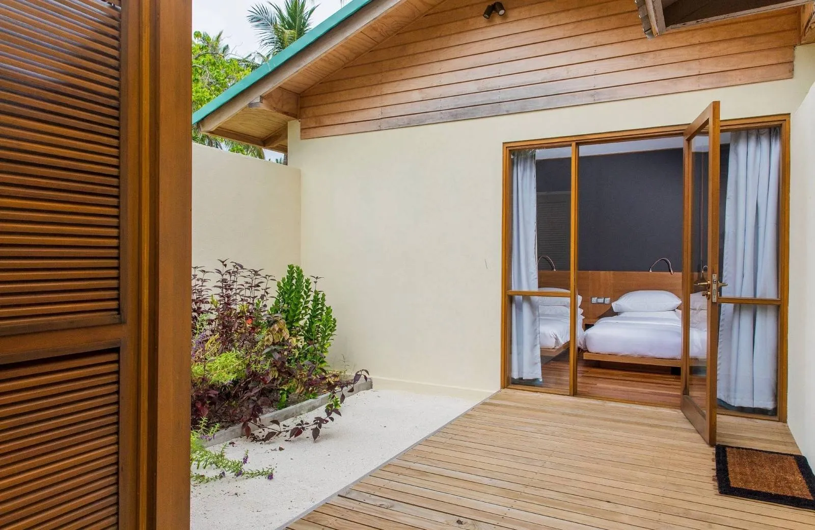 Meeru Island Resort & Spa 4*