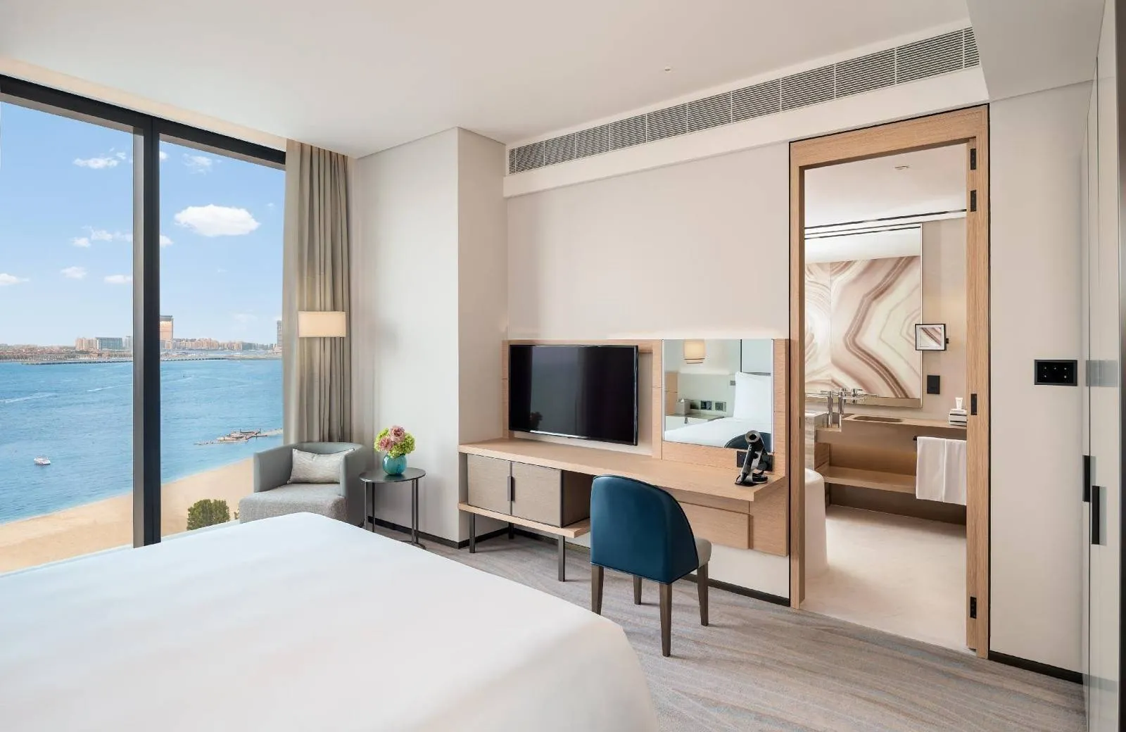 Address Beach Resort 5*