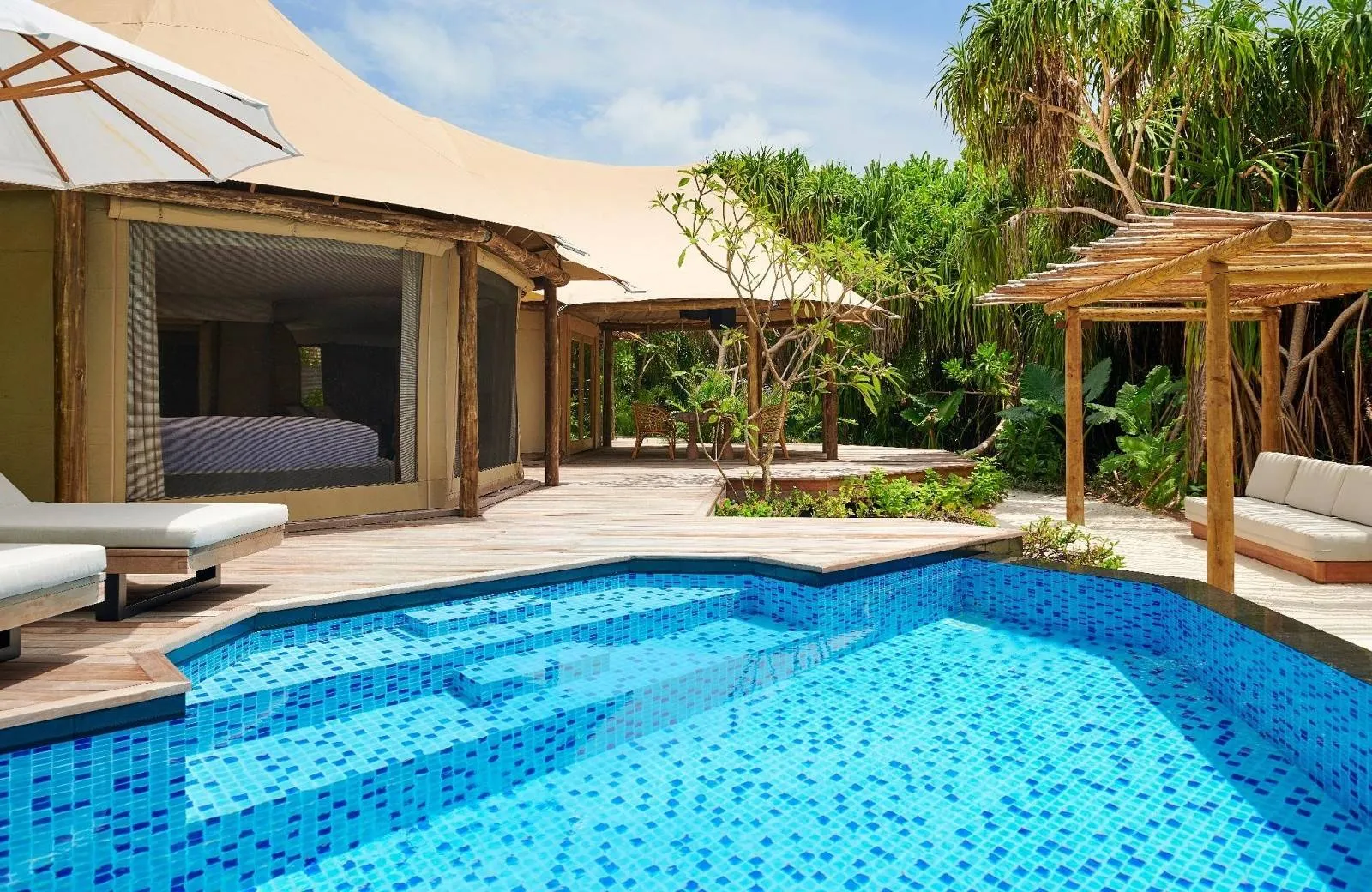 Sirru Fen Fushi Private Lagoon Resort 5*