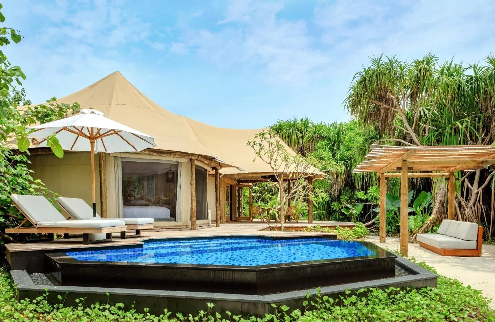 Sirru Fen Fushi Private Lagoon Resort 5*