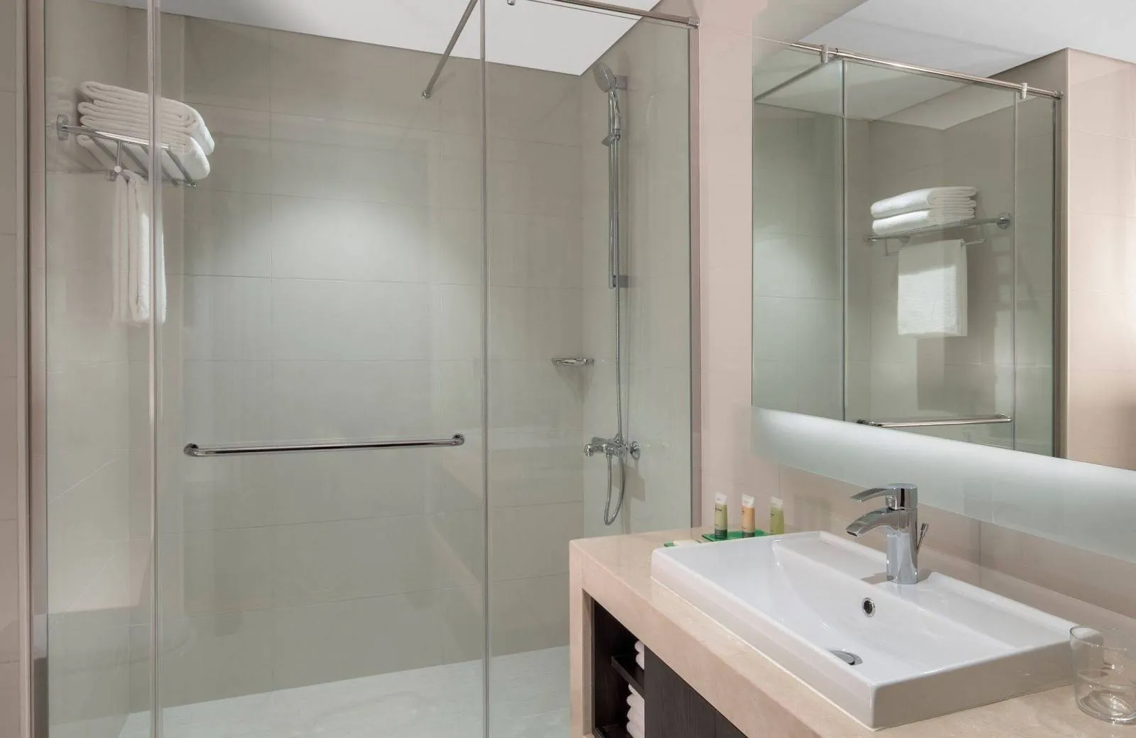 Hyatt Place Dubai Jumeirah 4*