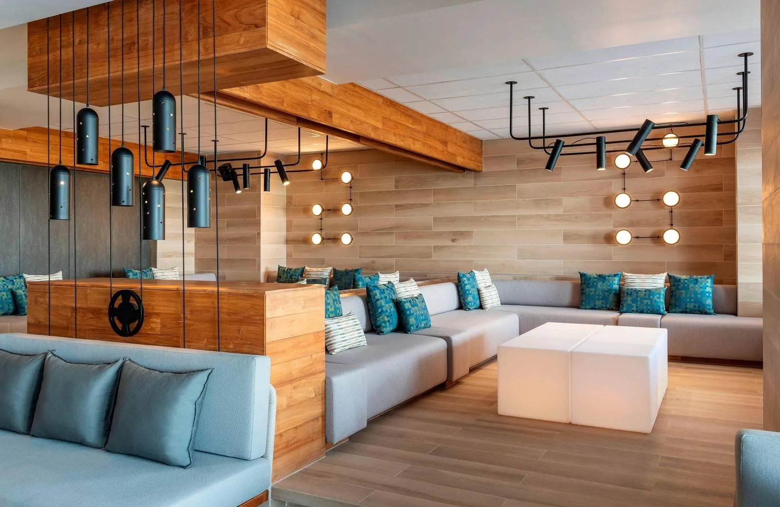 Aloft Dubai Creek 4*