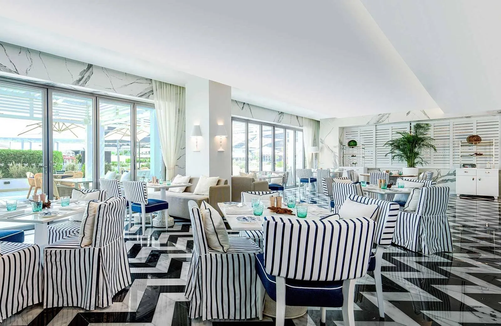 Th8 Palm Dubai Beach Resort Vignette Collection 5*