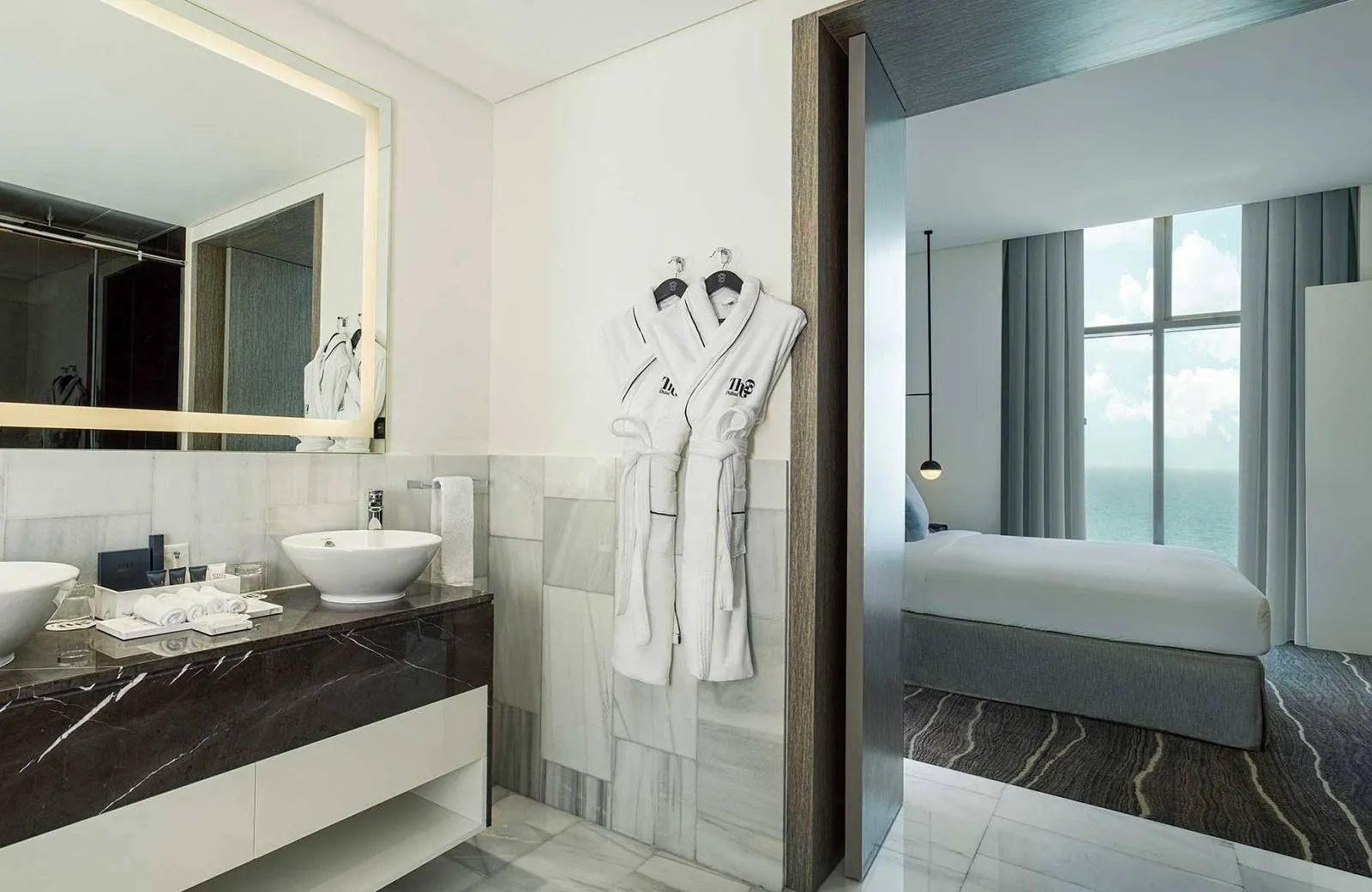 Th8 Palm Dubai Beach Resort Vignette Collection 5*