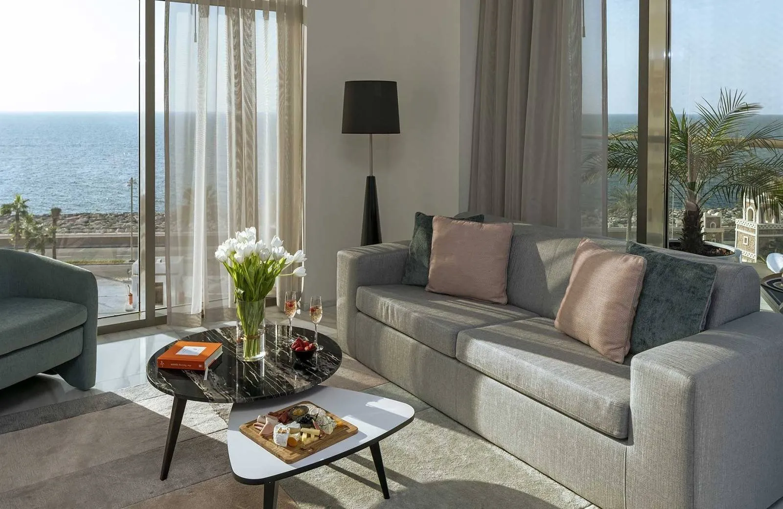Th8 Palm Dubai Beach Resort Vignette Collection 5*