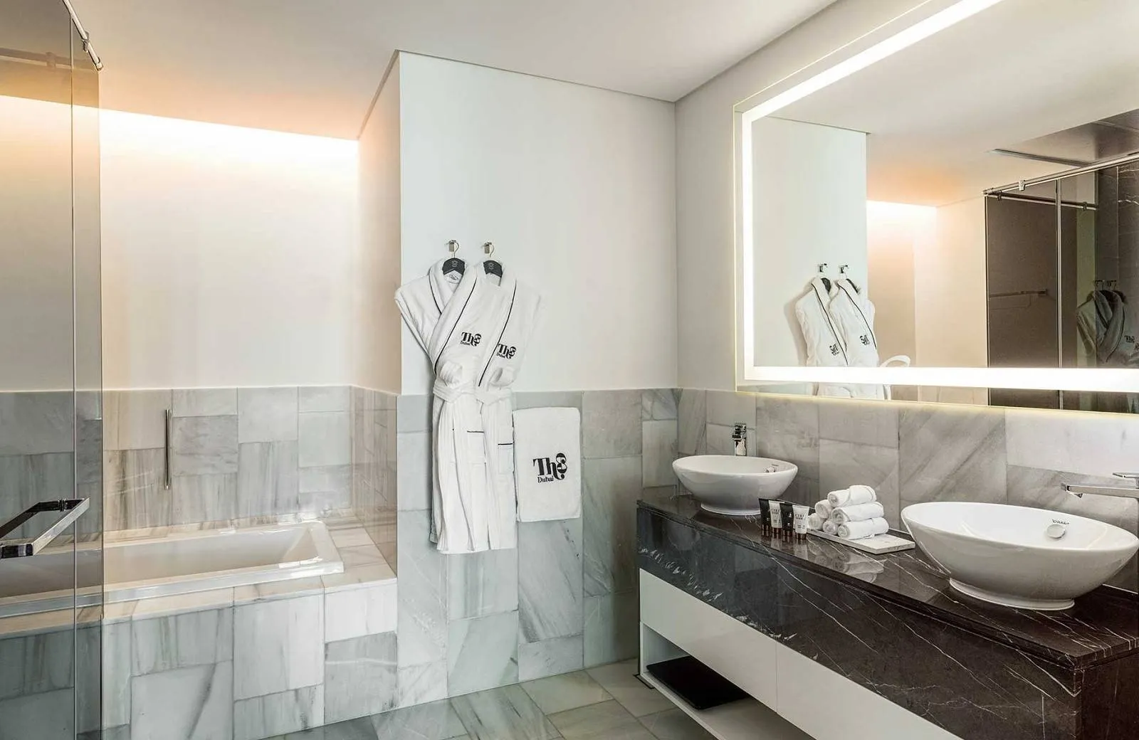 Th8 Palm Dubai Beach Resort Vignette Collection 5*